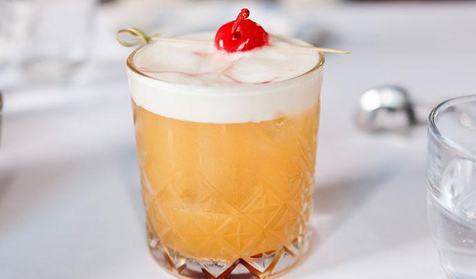 Receta Cóctel Red Nosed Sour