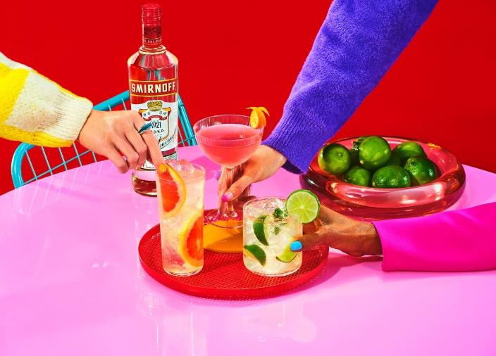 Buntes Bild mit drei Smirnoff Cocktails