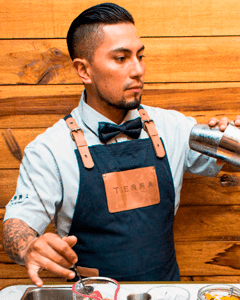 Bartender Yeferson Ladino