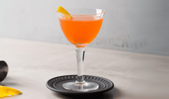O famoso coquetel com tequila Naked and Famous