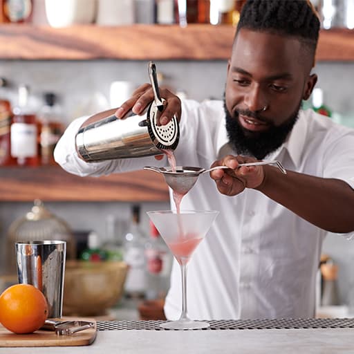 The Art of Building Cocktails Directly in the Glass