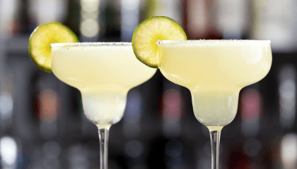 Dos cócteles margarita