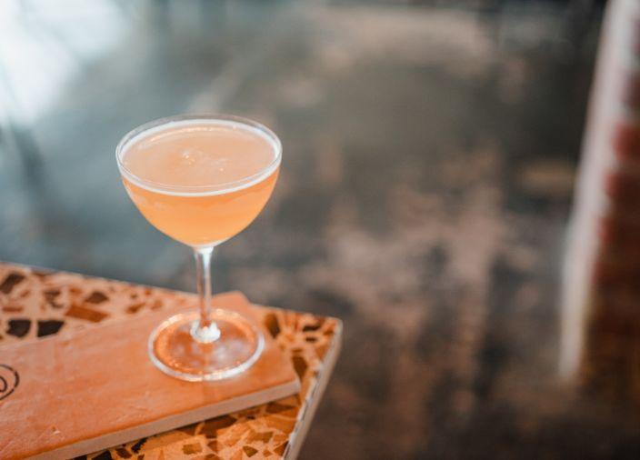 Cóctel Naked and Famous con tequila