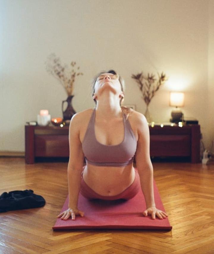 Postura de yoga Perro mirando hacia arriba