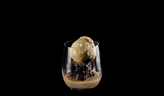 Baileys sobre Brownie y Helado