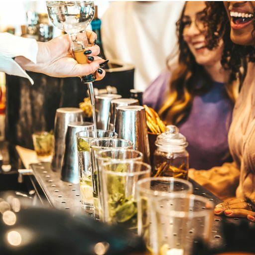 Generation Z und Bar-Kultur: Challenges und Chancen