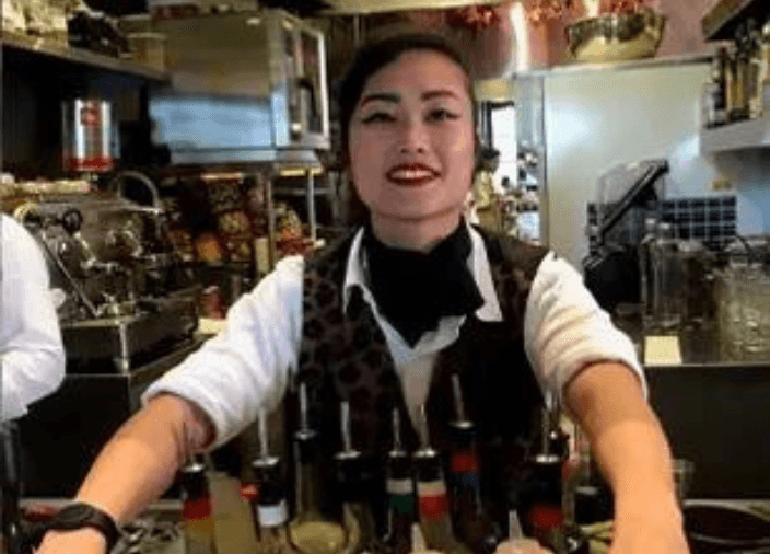 Imagem da bartender Marcela Fukue