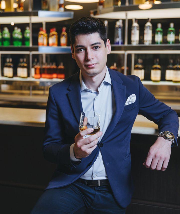 Imagem do bartender Kennedy Nascimento