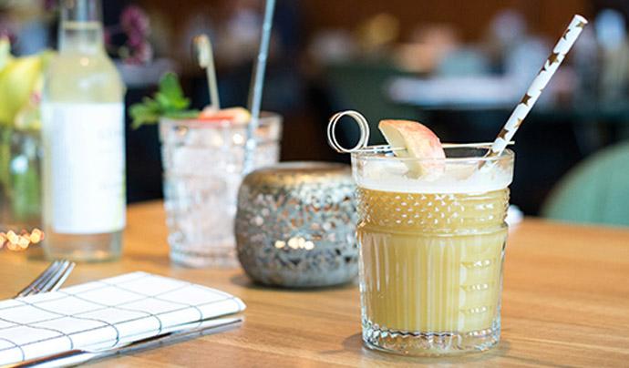 Apple Spritz mit Apfel-Deko