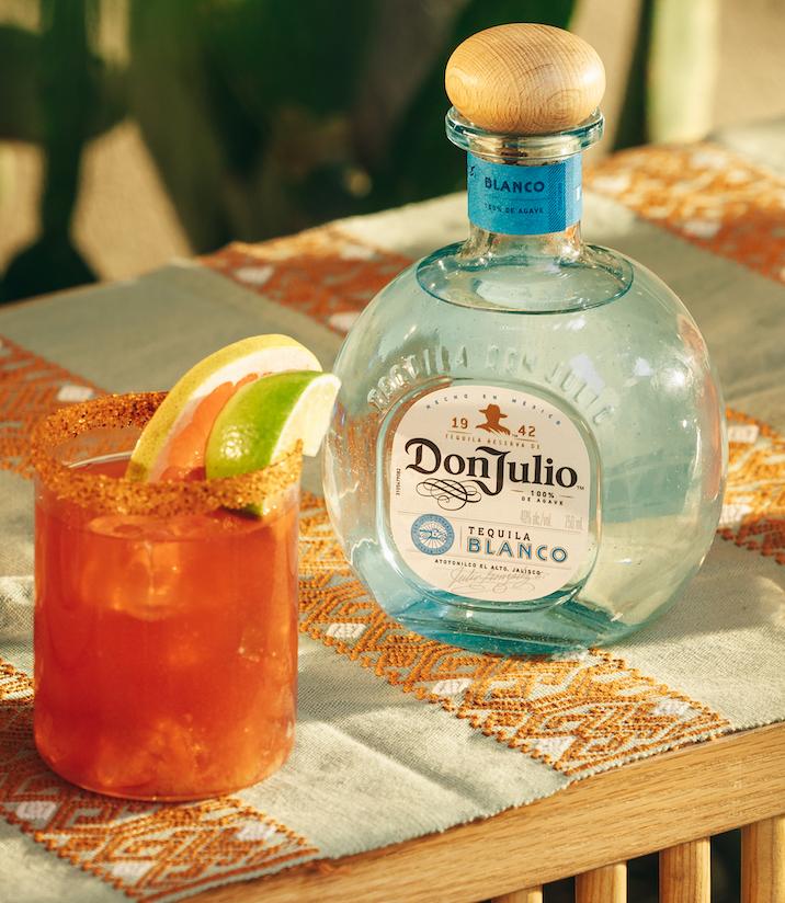 Don Julio Flasche neben Drink