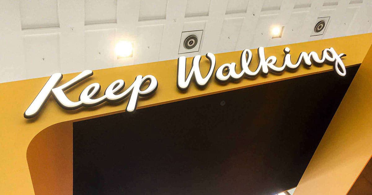 Keep Walking Schriftzug