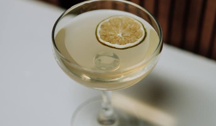 Acca Daccari Cocktail with a lime slice.