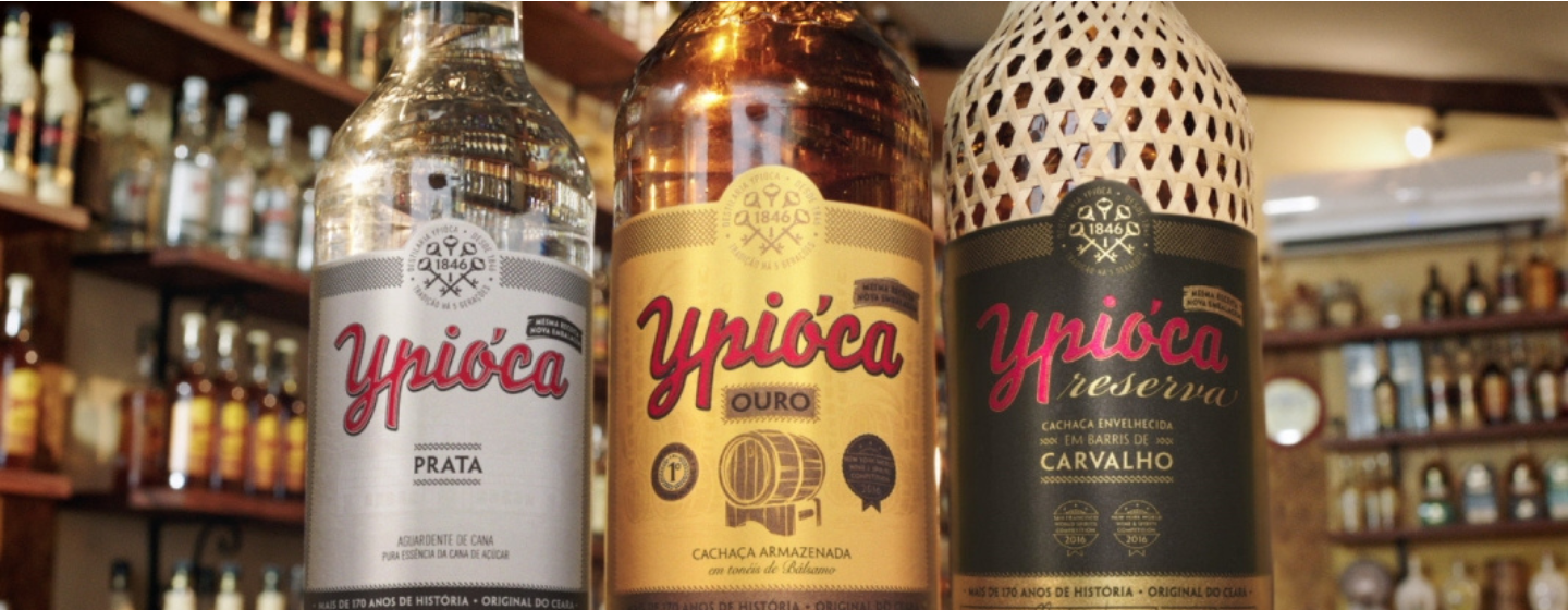Imagem das garrafas da marca Ypioca 